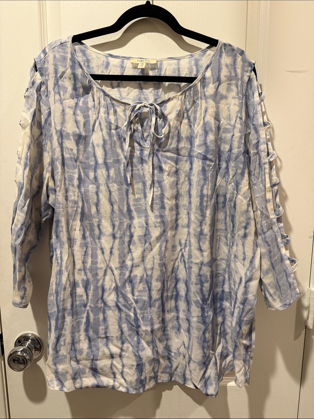 EUC Casual Light Blue Tie-Dye Peasant Tunic with Ladder Sleeve Detail